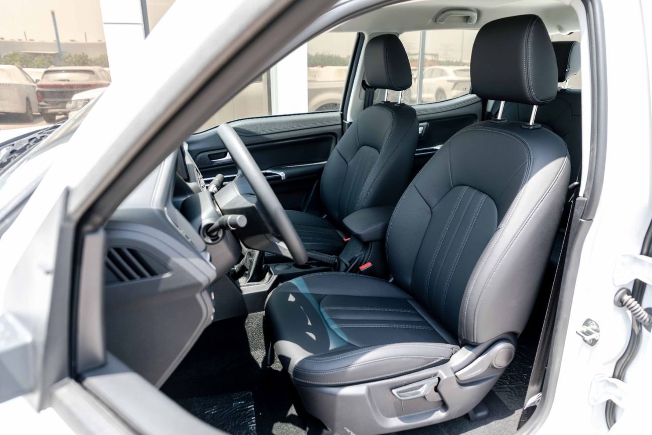 جريت وول وينغل 2026 Greatwall Wingle 7 4X2 Standard 2.4L - Manual - Titanium White Inside Black | Export Price