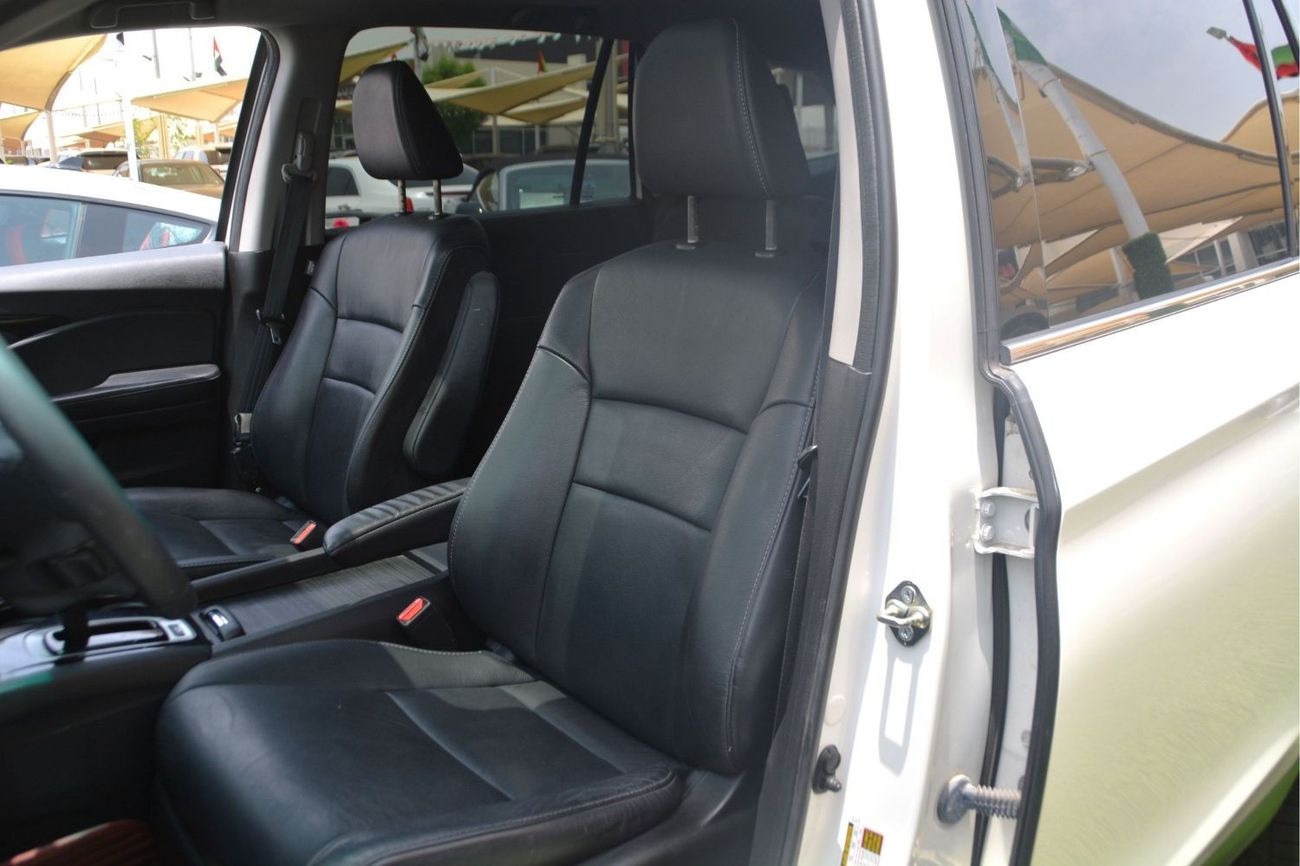 Honda Pilot EX-L Pilot best budget friendly SUV with great options.