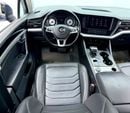 فولكس واجن طوارق Trendline, Full Service History, Fully Loaded, Excellent Condition, GCC