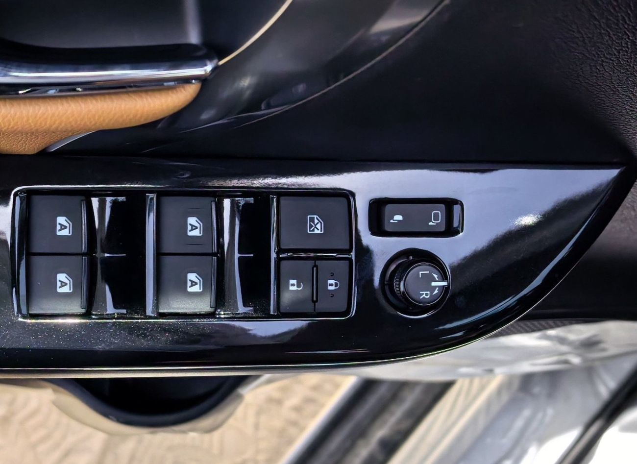 Toyota Fortuner VXR,4.0L,LEATHER SEATS,POWER SEATS,FRONT COOLING SEATS,4 CAMERA,BLIND SPOT,18''AW,A/T,2025MY ( FOR E