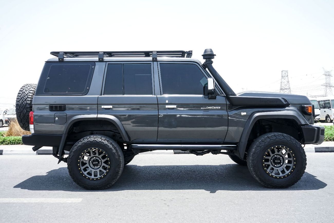 Toyota Land Cruiser 70