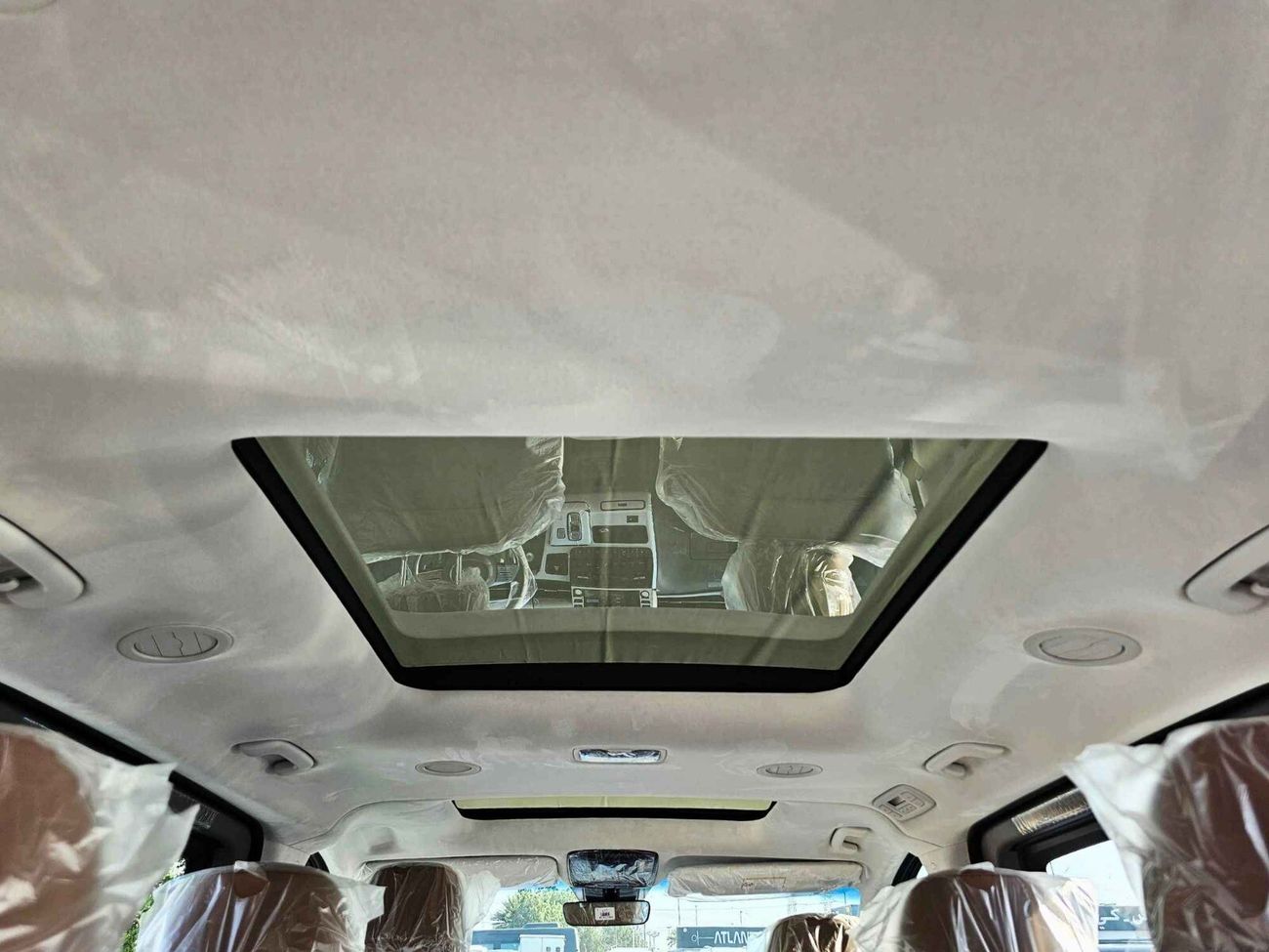 Hyundai Staria LEXURY, 3.5L V6, A/T, POWER SEAT WITH 360* CAMERA / SUNROOF / 9 SEATER / (CODE # 67983)