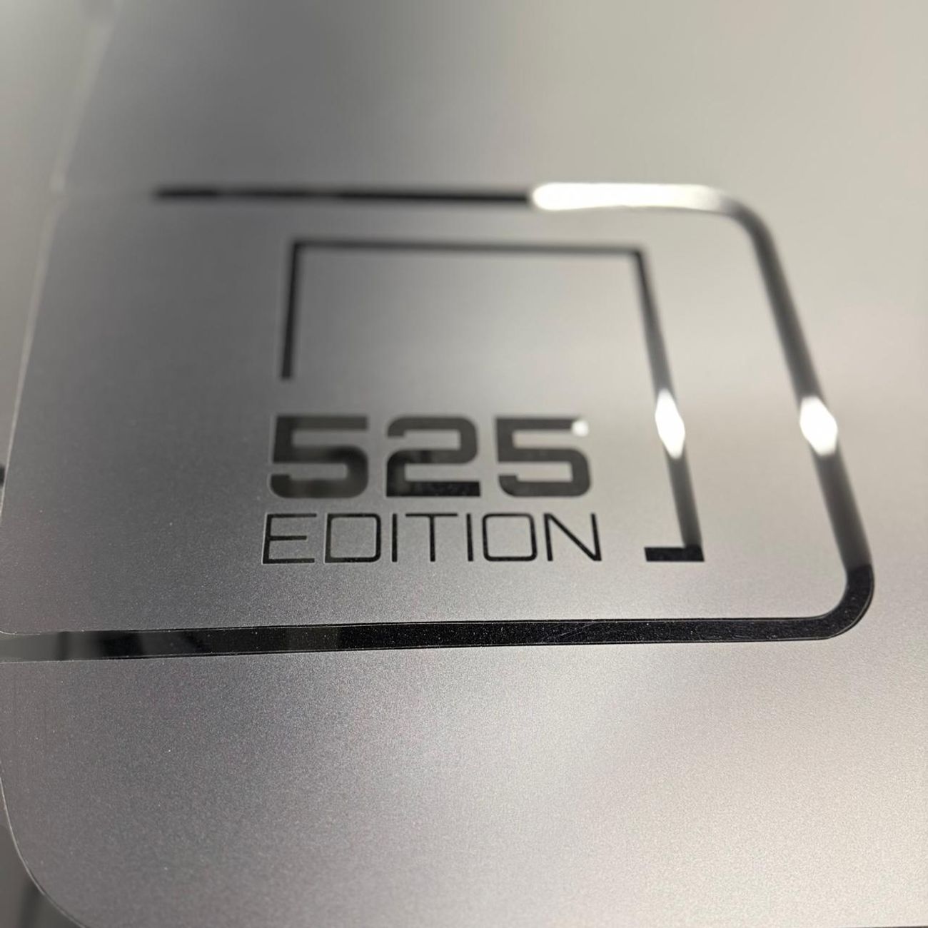 لاند روفر ديفندر 110 X P525 5.0L