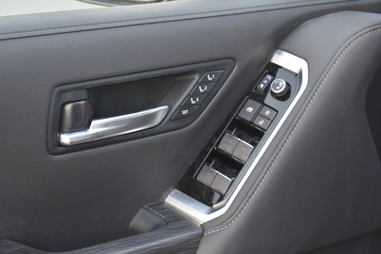 Toyota Land Cruiser GR-S 3.3L