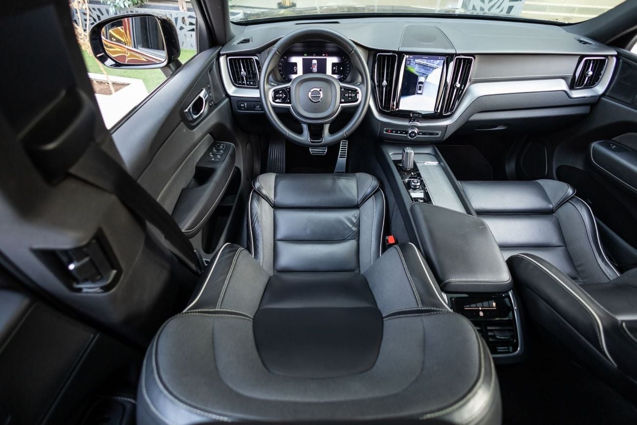 Volvo XC60 R DESIGN Volvo XC60 B5 R-Design 2022 GCC | Agency Warranty | Service Contract