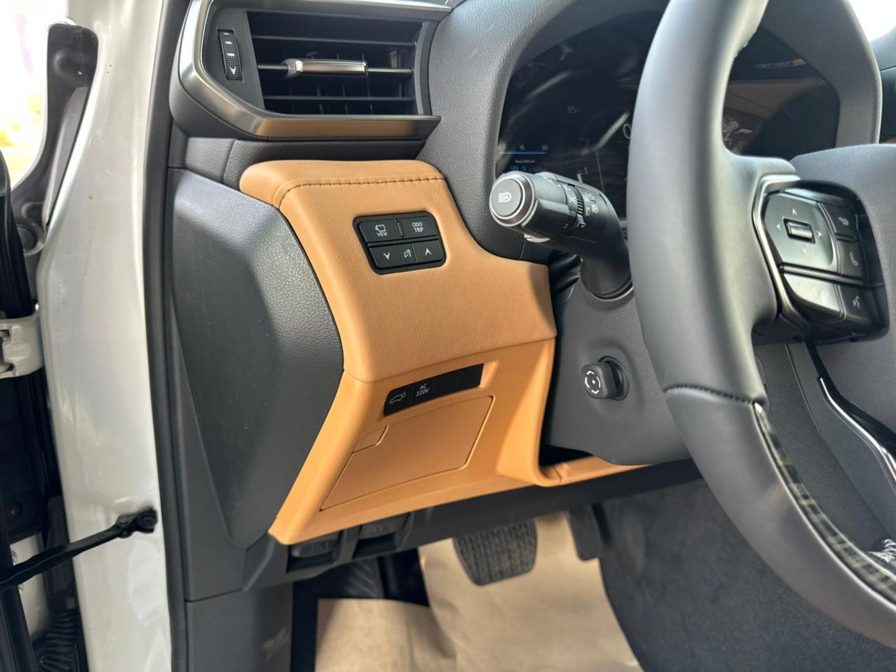 لكزس LX 700h Signature