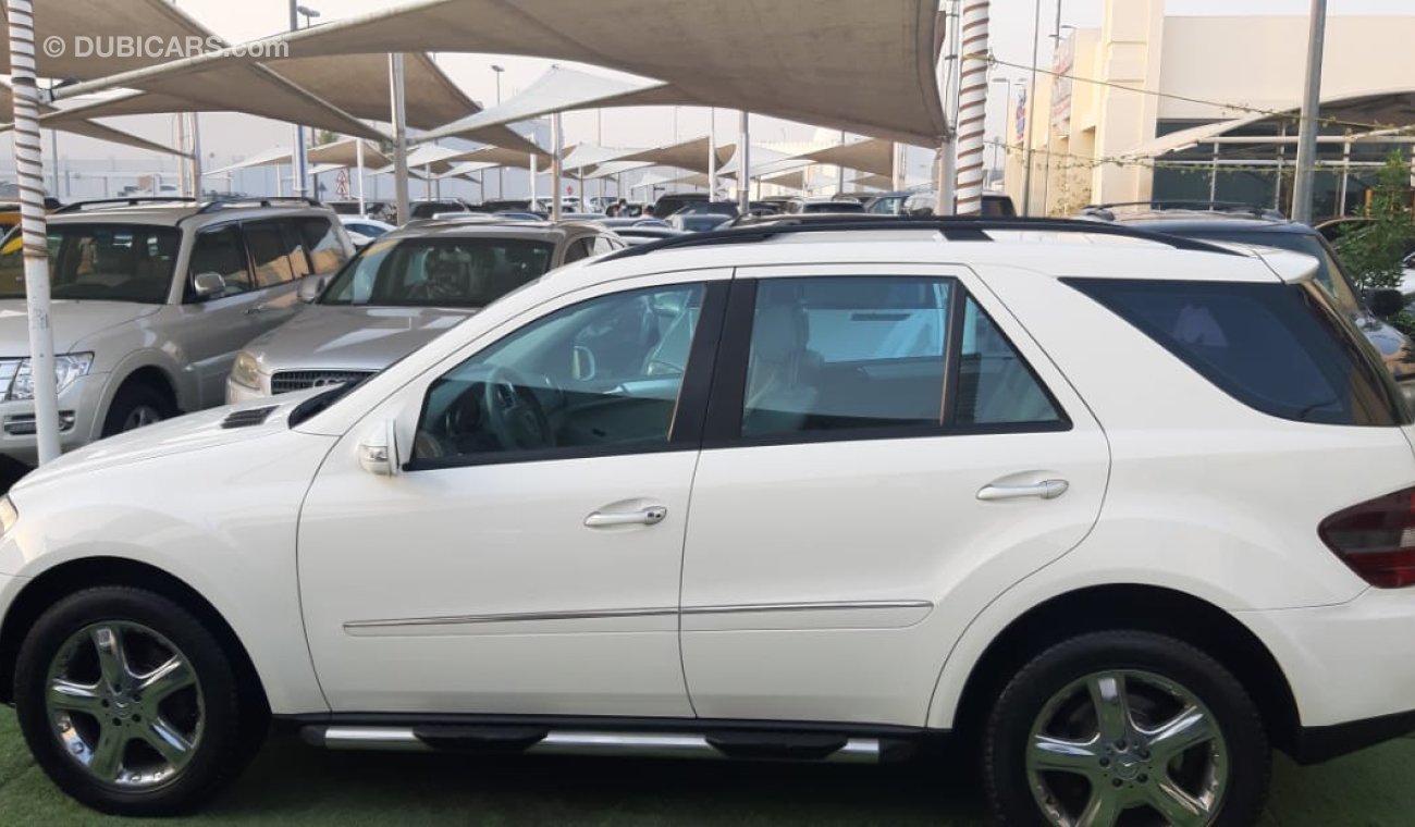 Mercedes-Benz ML 350 GCC - number one - sunroof - leather - sensors in excellent condition