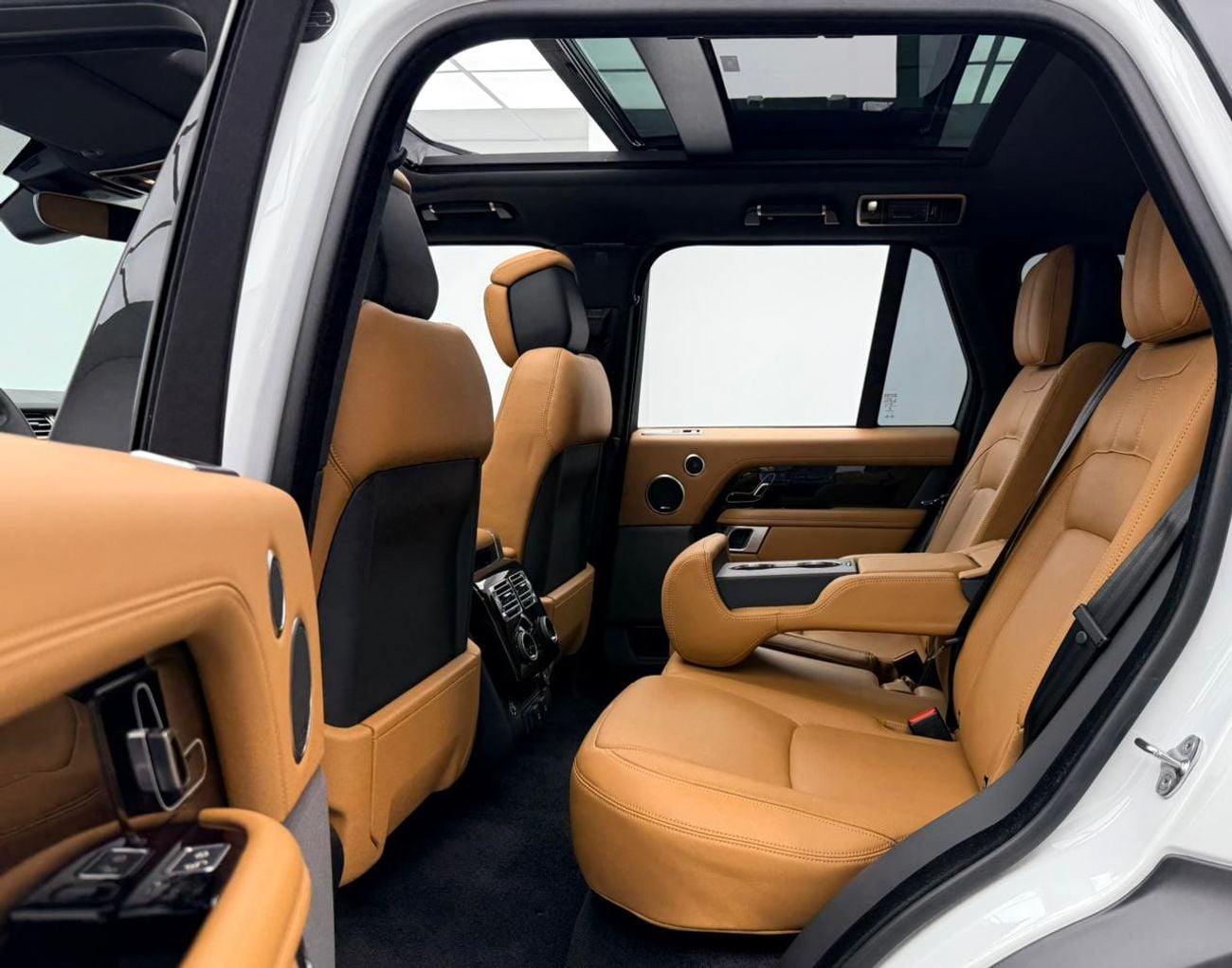 Land Rover Range Rover 2020 Range Rover Vogue SE P525, Warranty, Full Land Rover Service History, GCC Specs