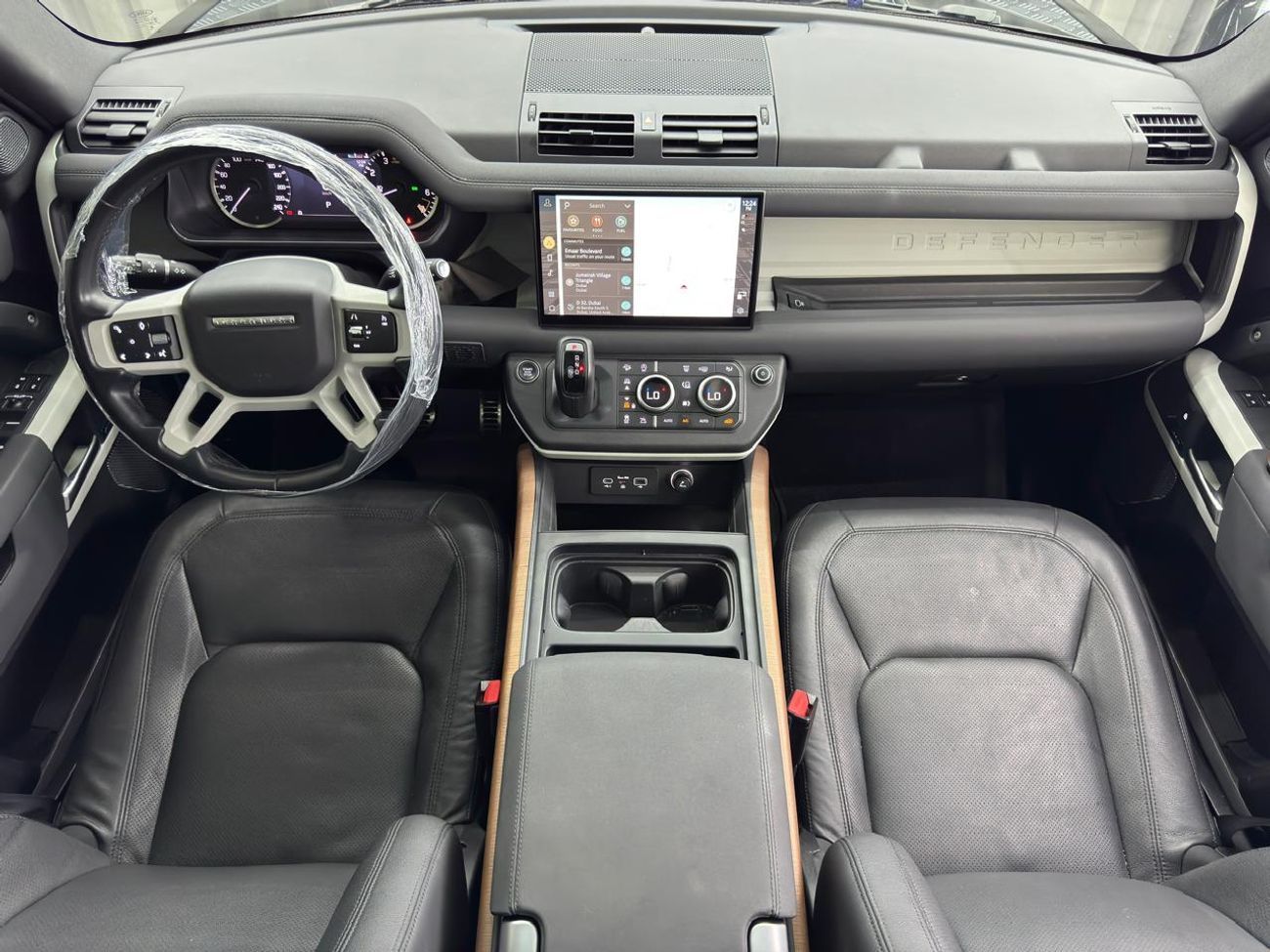 لاند روفر ديفندر 110 SE P400 3.0L 2023 Land Rover Defender, 2028 Land Rover Defender Warranty + Service Pack, GCC