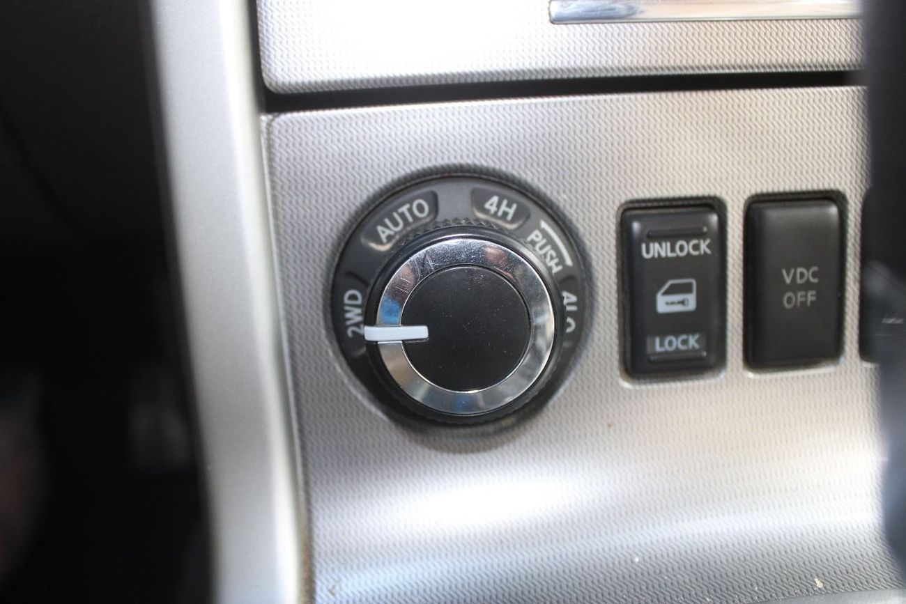 Nissan Pathfinder SE Mid Nissan Pathfinder 2014 in excellent condition without accidents