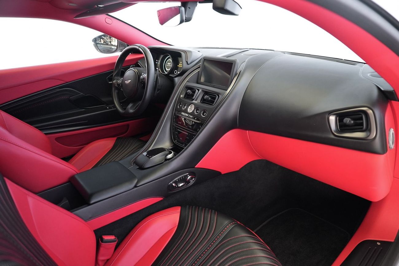 أستون مارتن DB11 Std 4.0L