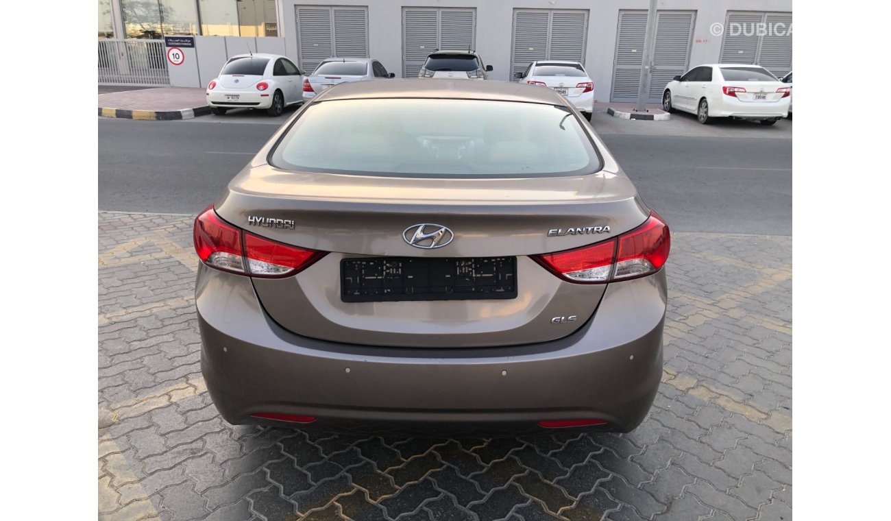 Hyundai Elantra GCC FULL OPTION