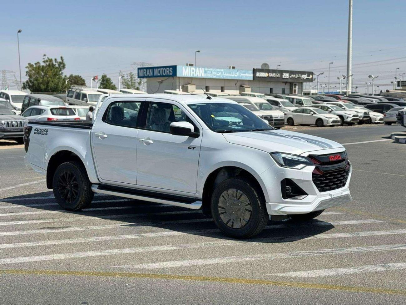إيسوزو D ماكس 3.0L Crew Cab 4WD GT ISUZU D-MAX 3.0L GT 4WD DIESEL PICKUP 2025