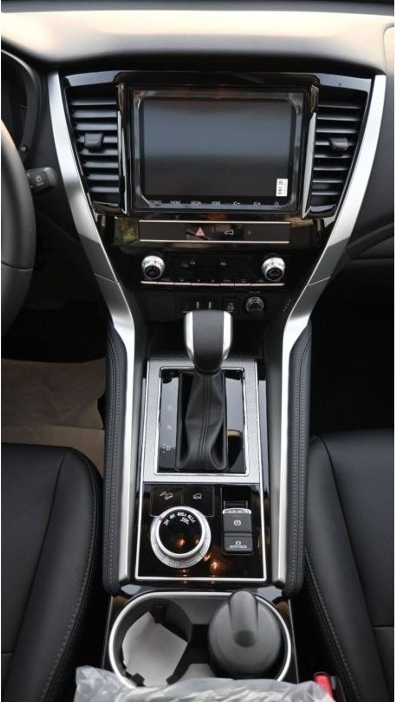 ميتسوبيشي باجيرو سبورت Pajero sport 2.4 deisel automatic