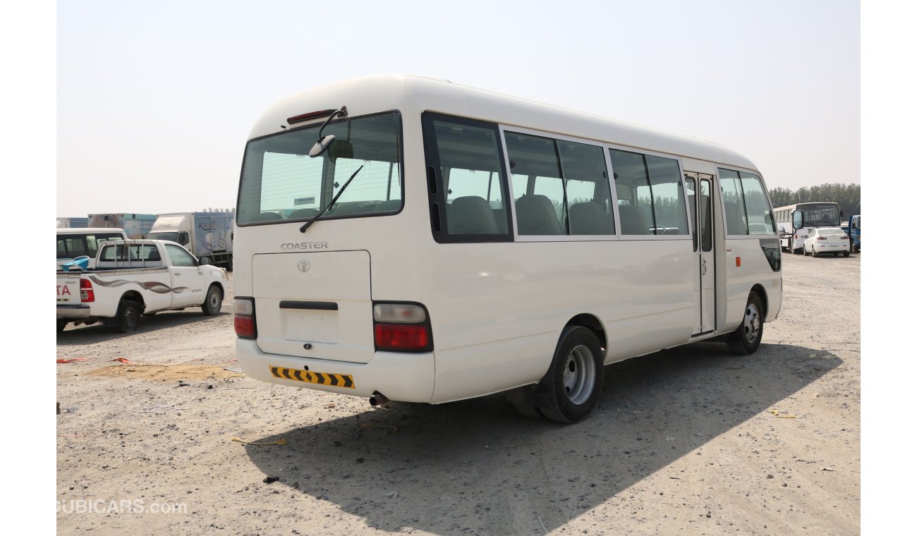 تويوتا كوستر HI ROOF 30 SEATER BUS WITH GCC SPECS 2014