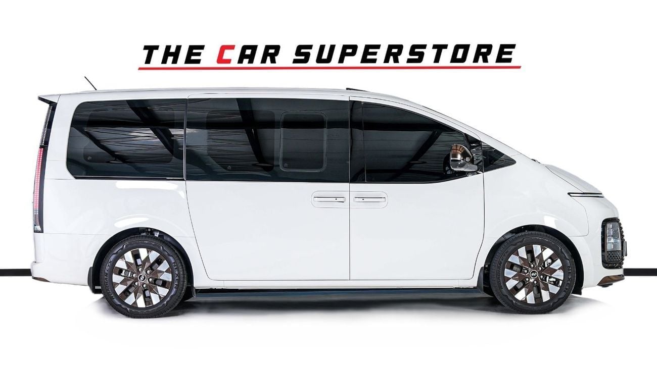 Hyundai Staria Van 3.5L (6 Seater) GCC - Full Service History- 7 Seater VIP Leather Seats- Mint Condition