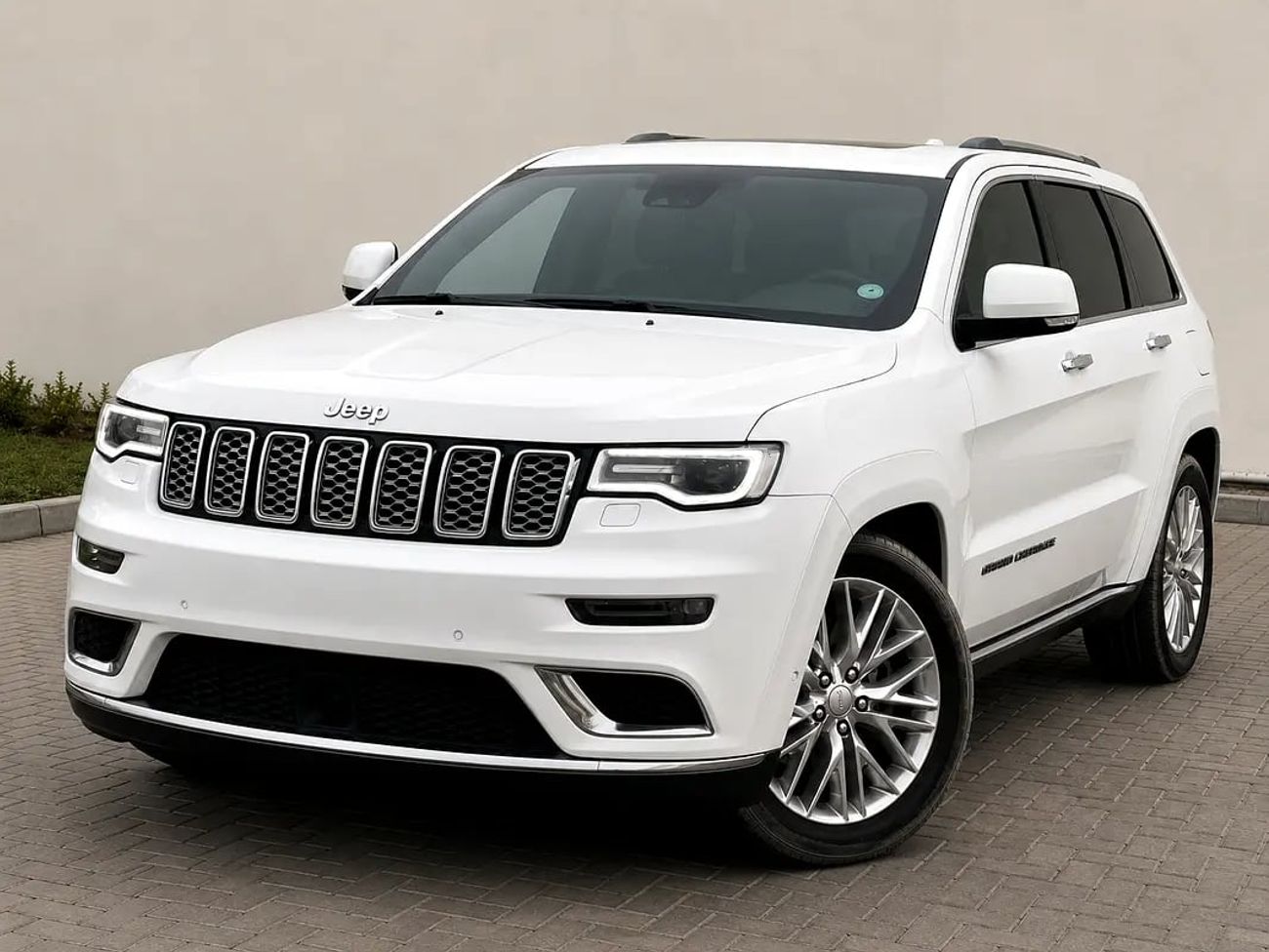 جيب جراند شيروكي SUMMIT 1,338 | Summit | 5.7L HEMI V8 | GCC Specs