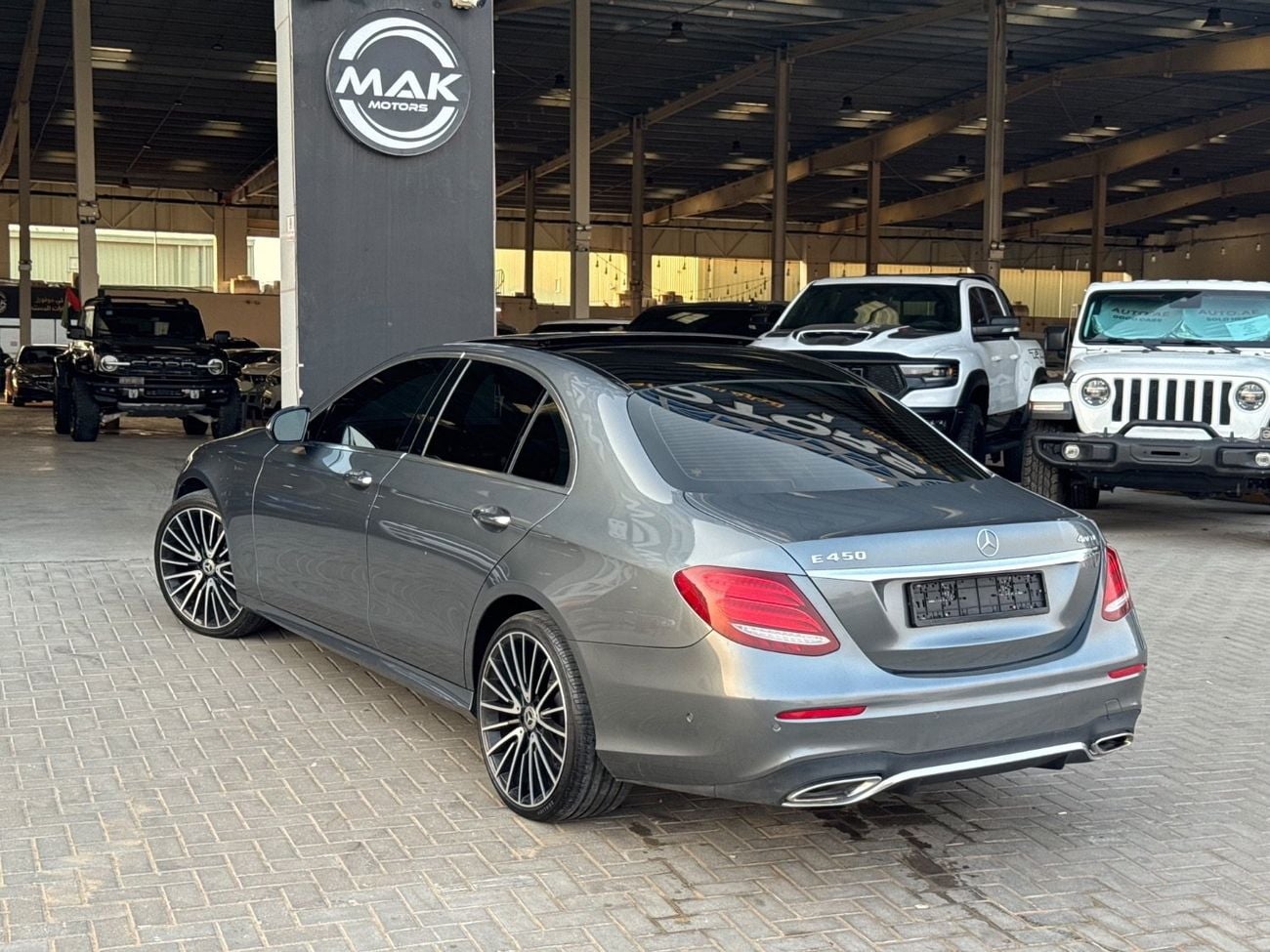 Mercedes Benz E 450 PREMIUM PLUS V6 3.0L TT / BURMESTER SOUND SYSTEMS / 360 CAMERA / AMBIENT LIGTING 64 colors/ RADAR  .../