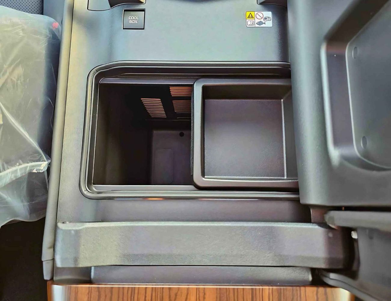 Toyota Land Cruiser LC300 GXR TWIN TURBO / 3.5L V6 PETROL / BIG DVD / JBL SPEAKERS / FULL OPTION / CODE # LC3GXRH