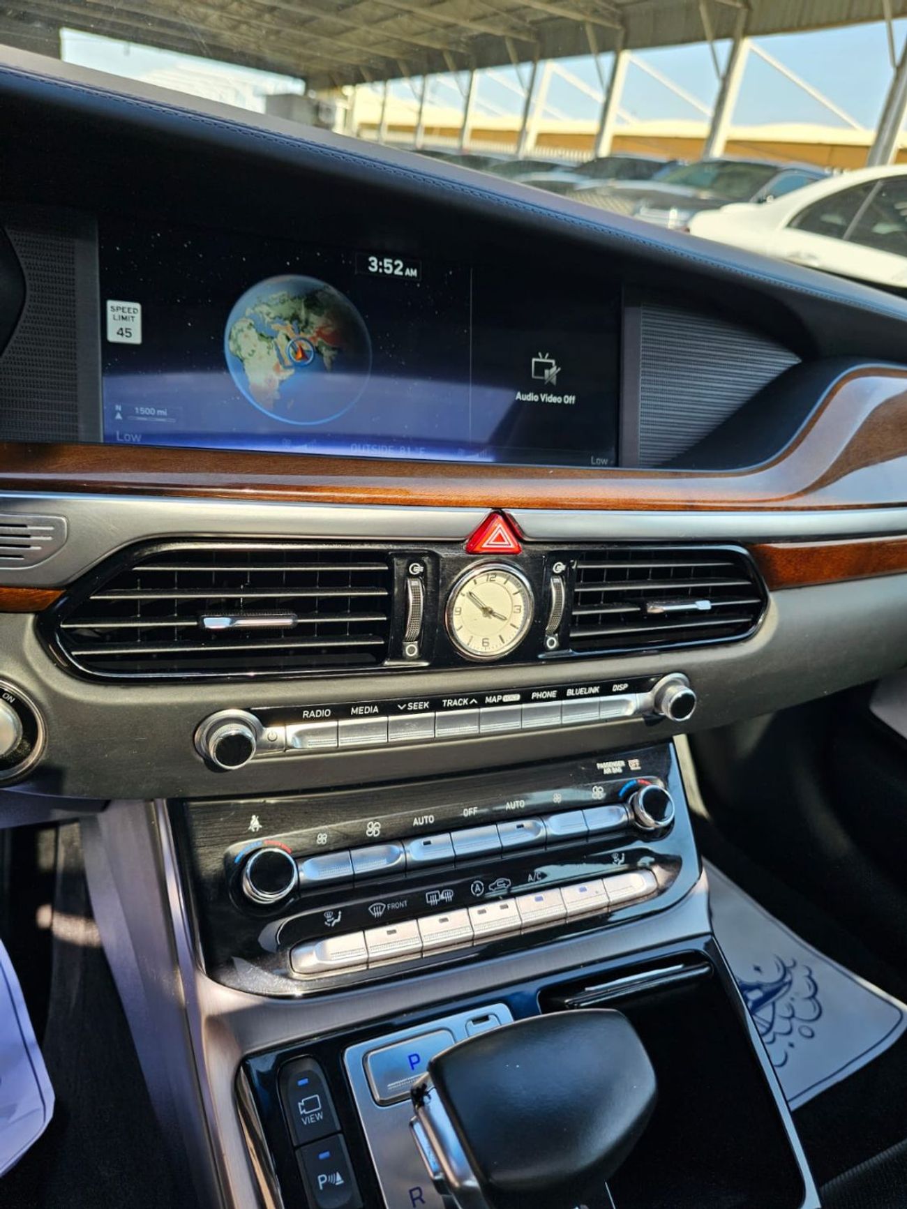 جينيسس G90 Royal 5.0L (407 HP) RWD