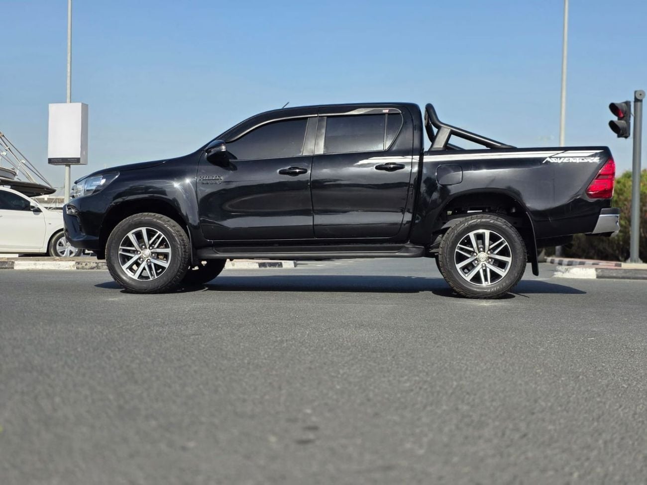 Toyota Hilux 2018 | 2.8L DIESEL | AT | RHD | SPORTS BAR | DOWNHILL ASSIST | CRUISE CONTROL