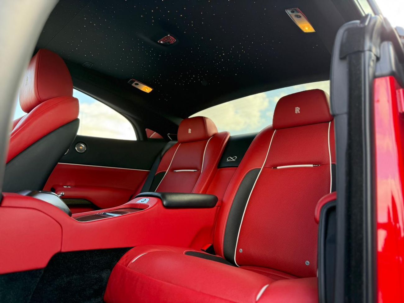 Rolls-Royce Wraith 2017 ROLLS ROYCE WRAITH BLACK BADGE GCC SPECS