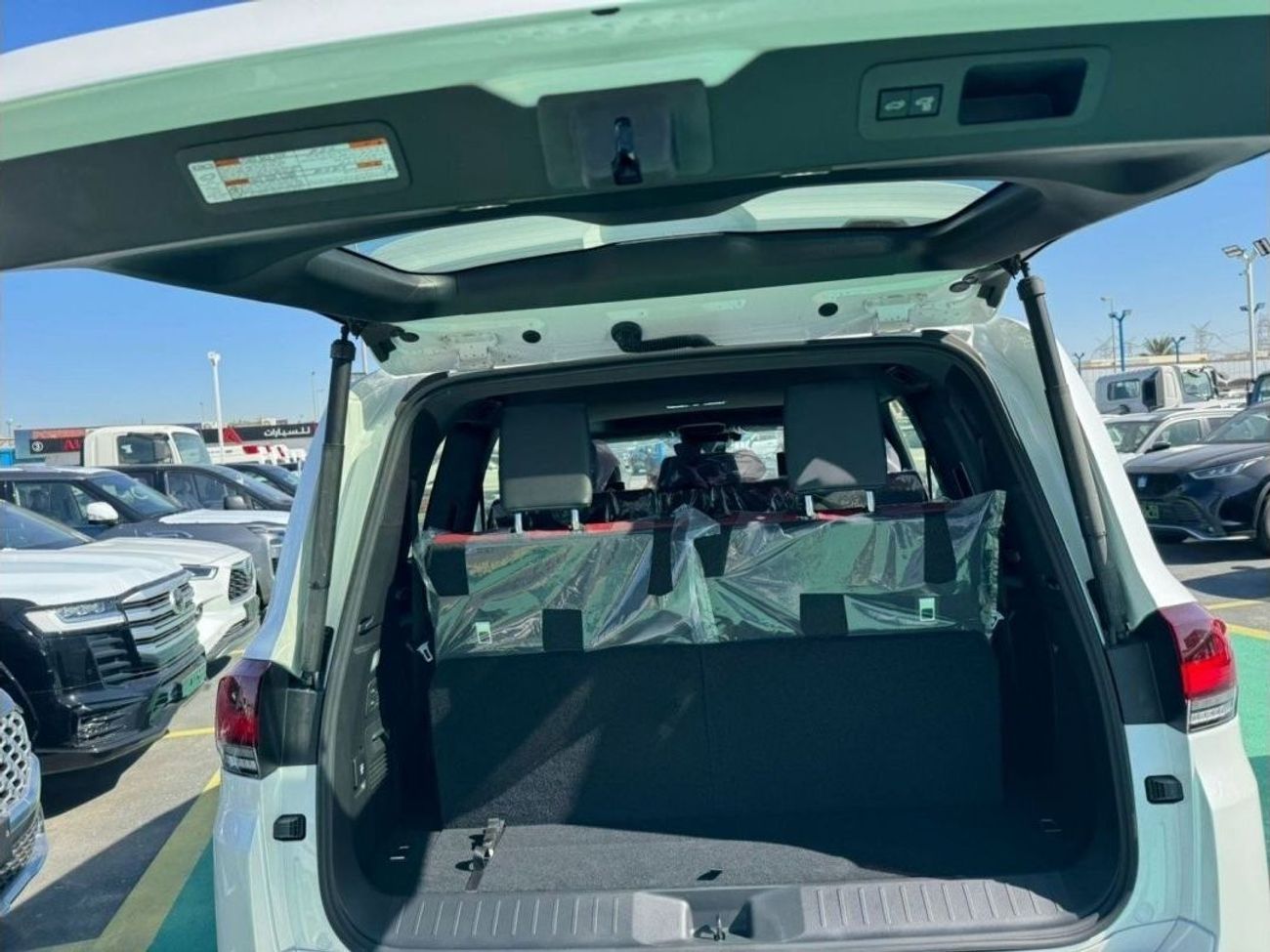 Toyota Land Cruiser VXR 3.5L PETROL FULL OPTION 2023 GCC