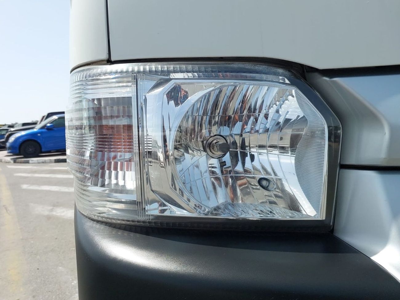 Toyota Hiace TOYOTA HIACE COMMUTER VAN RHD 2019 MODEL 2.7 L PETROL AUTOMATIC(PM06241)