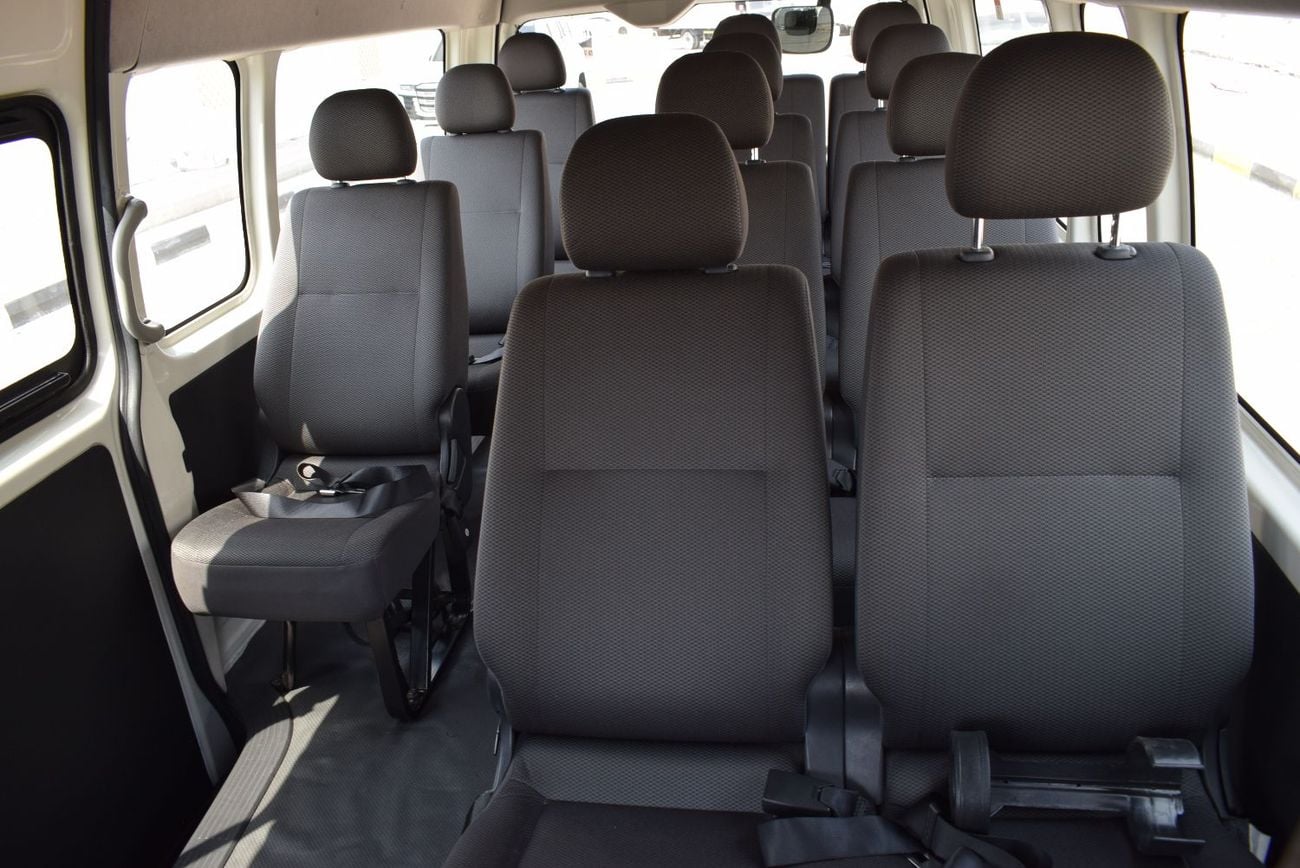 Toyota Hiace GL 13 seater bus, model:2018. Only done 79000 km