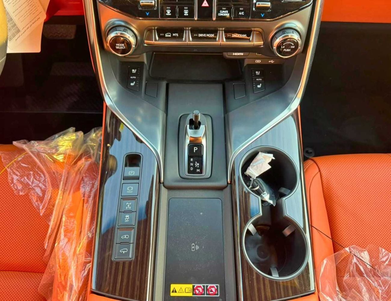 لكزس LX 700h VIP || 3.5L HYBRID / RADAR / 360*CAMERA / SUNROOF / REAR ENTERTAINMENT SCREEN (CODE # L7V)