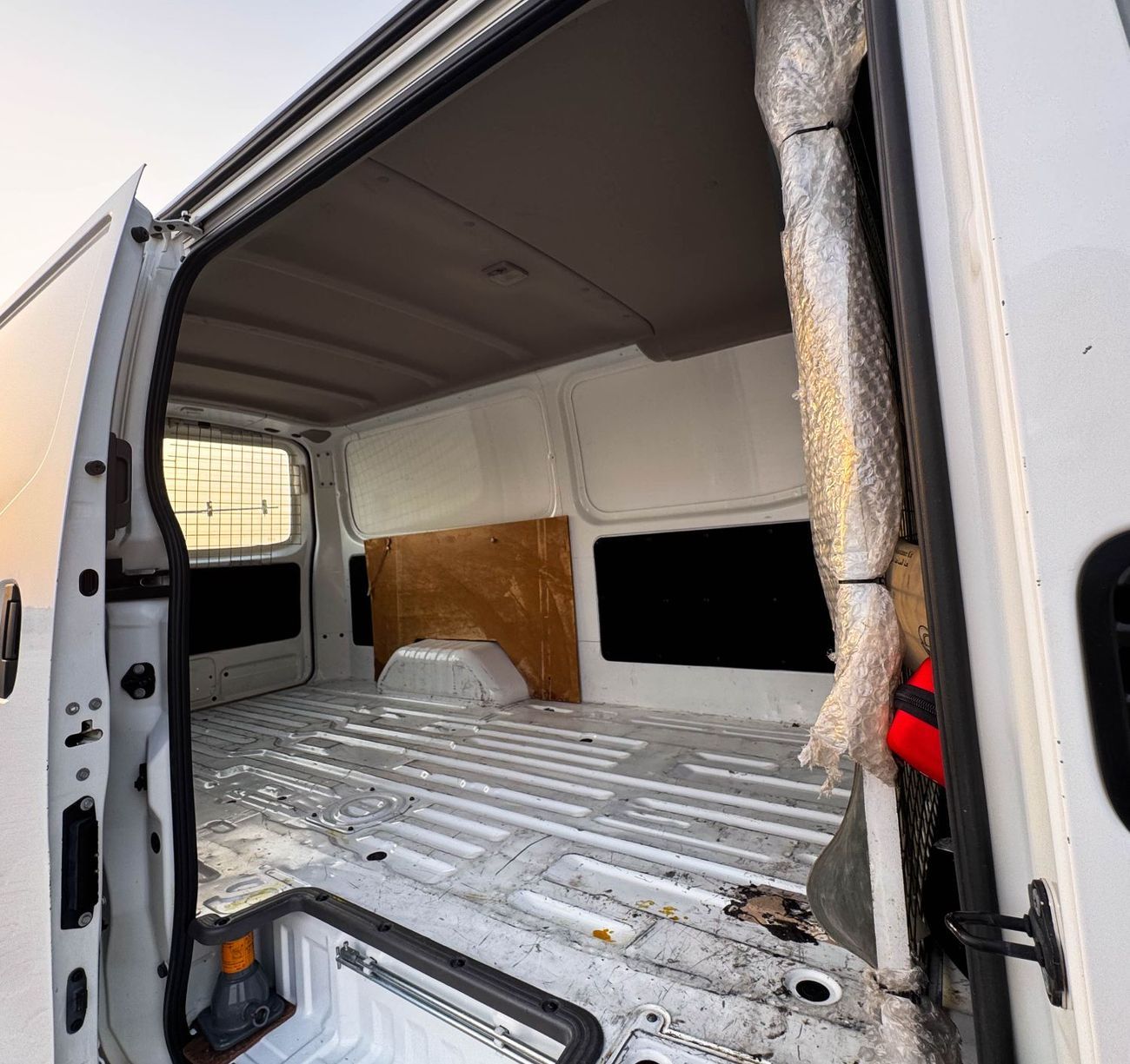 Nissan Urvan Panel Van Std 2.5L M/T (3 Seater) Petrol (4 Door) Nissan Urvan Van | 2.5 L | 2021 | GCC | Accident-F