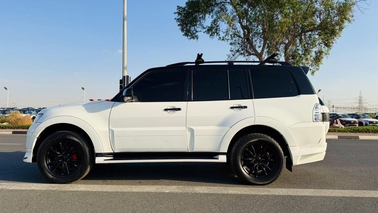 Mitsubishi Pajero SIGNATURE BODY KIT MODIFIED | ELECTRIC HEATED SEATS | BACK CAMERA | PARKING SENSORS | 3.2L DIESEL EN