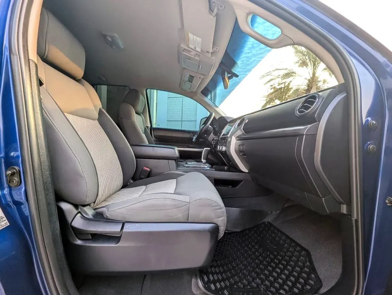 Toyota Tundra STD (NON GCC) 4WD Truck SR5 2014 - American Specs - Excellent Condition