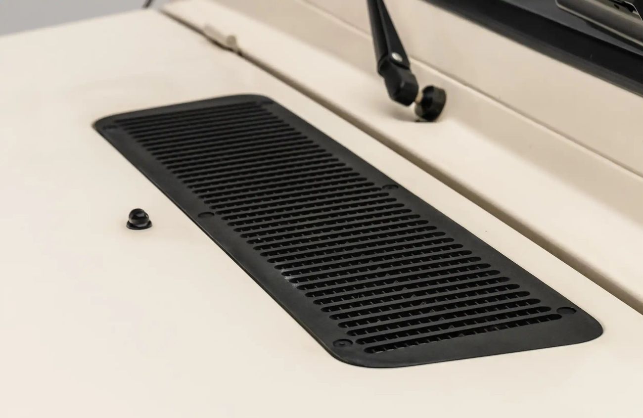 مرسيدس بنز 280 2.7L I-6 Naturally Aspirated Engine