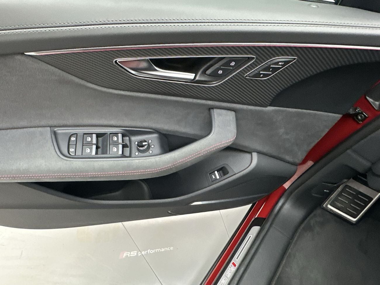 أودي RSQ8 RS Q8 SUV Performance 640hp Carbon Edition (Ref# 19681)