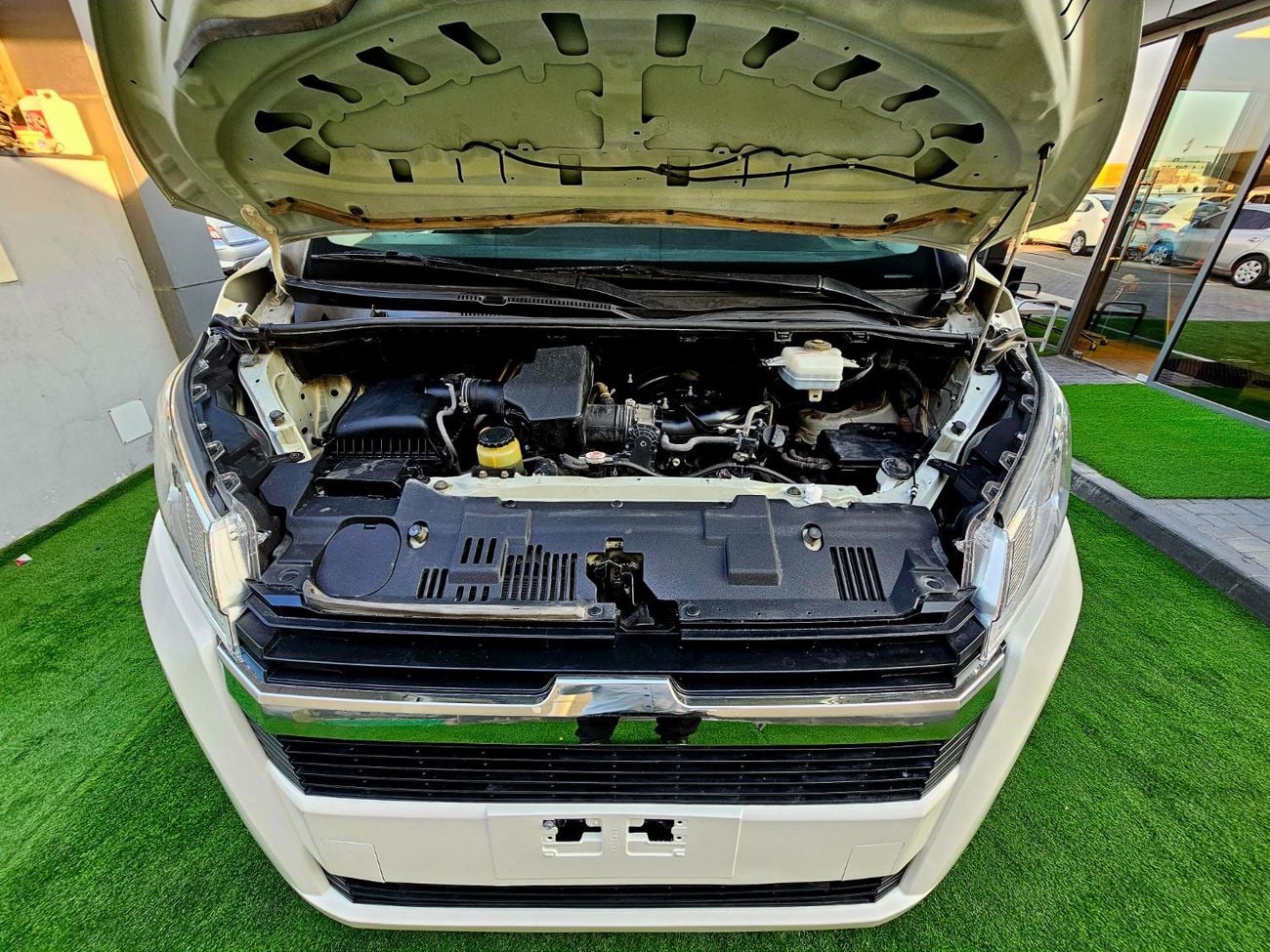 Toyota Hiace GL PASSENGER/ PATROL MANUAL/ 3.5 V6/ LOW MILEAGE