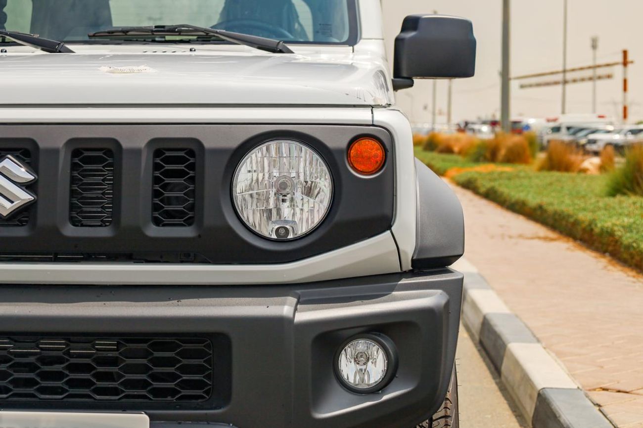 سوزوكي جيمني للبيع في دبي الإمارات: سوزوكي جمني GL بابين 2026 جديدة بالكامل. عداد صفر، قير عادي، بنزين، دفع رباعي