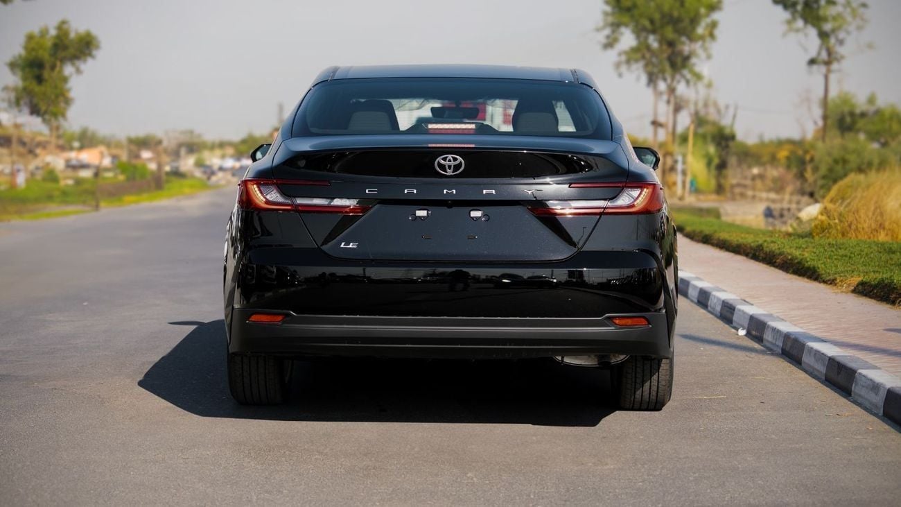 تويوتا كامري LE 2.5L - Black Inside Black