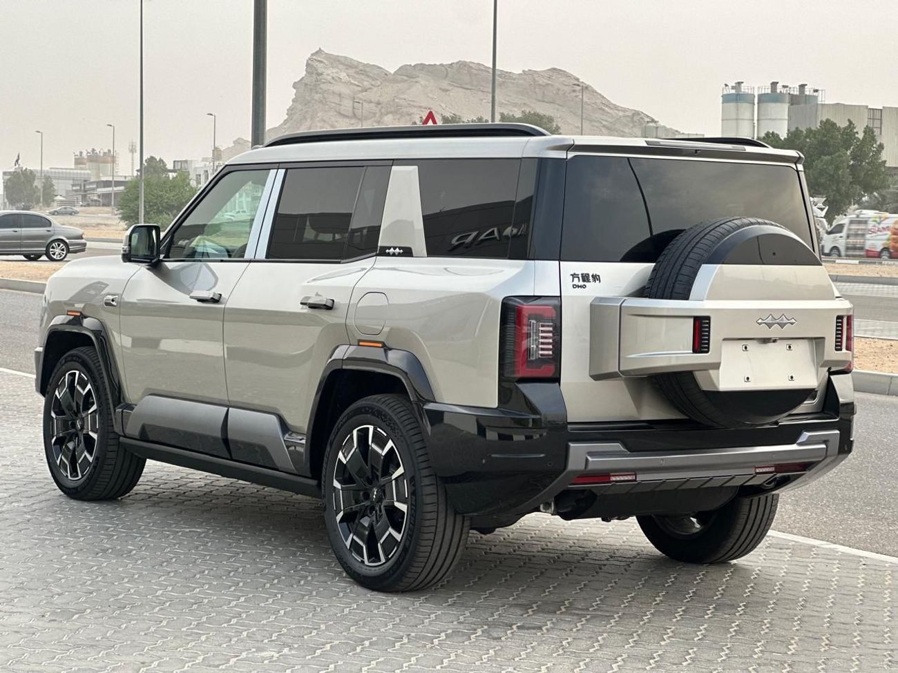 BYD Leopard 8 BYD Leopard 8 Smart and Brave Flagship Edition (7 Seats) (Export) READY STOCK