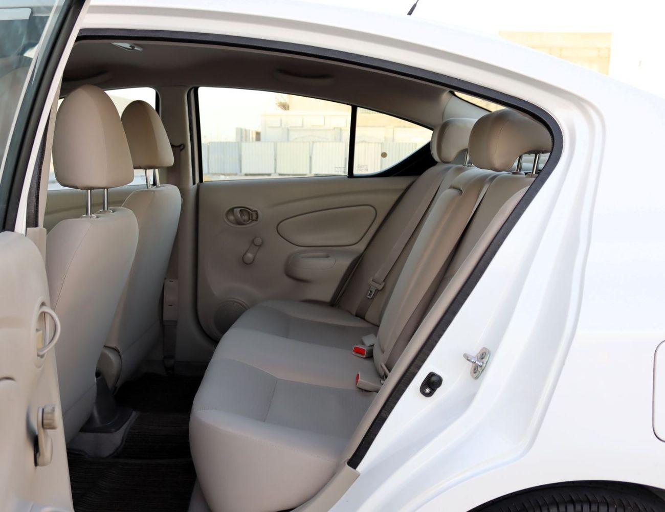 Nissan Sunny SL ACCIDENTS FREE - GCC - MID OPTION - ORIGINAL PAINT - PERFECT CONDITION INSIDE OUT