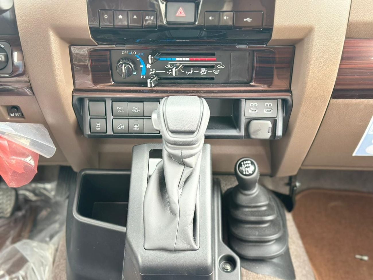 تويوتا لاند كروزر 70 LC76 DX DX 4.0L A/T