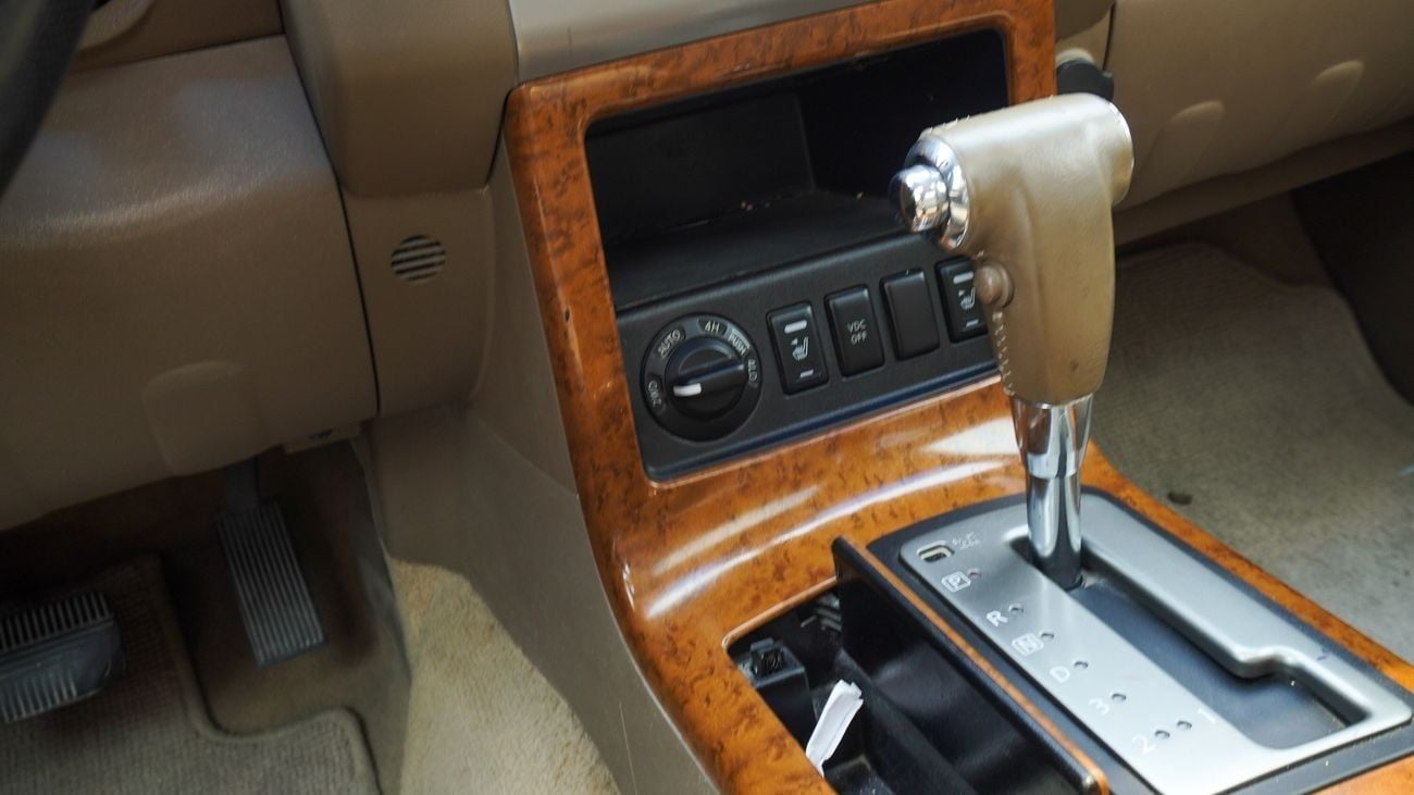 Nissan Pathfinder LE