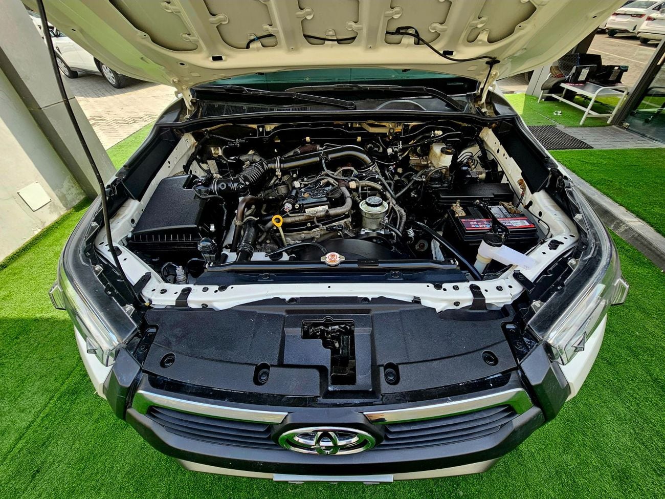 تويوتا هيلوكس SR5 PATROL/ AUTOMATIC/ AUTO WINDOWS/ WIDE BODY/ LOW MILEAGE