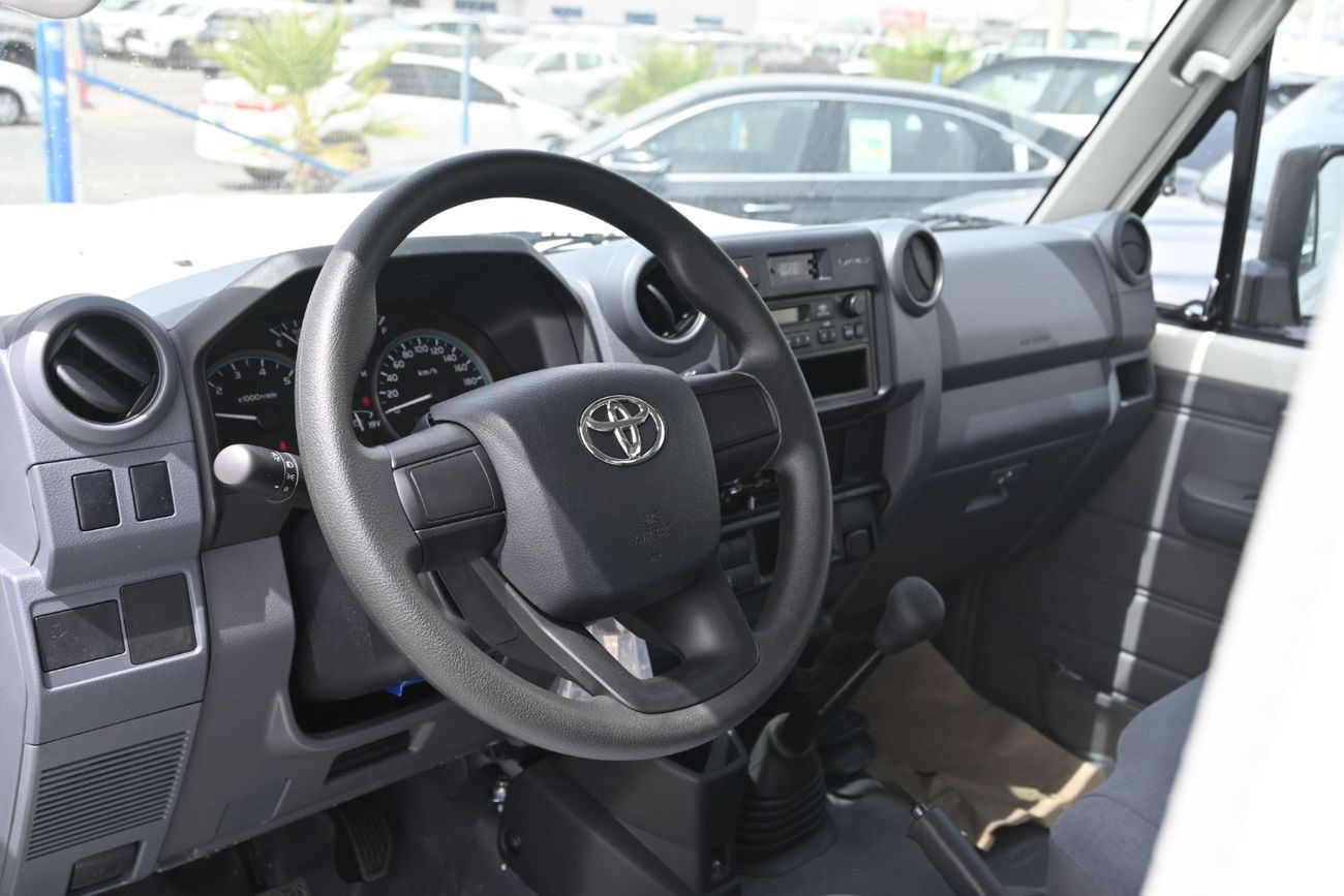 تويوتا لاند كروزر 70 Toyota Land Cruiser 70 Series HardTop Manual 4.0L V6, Petrol, 4WD
