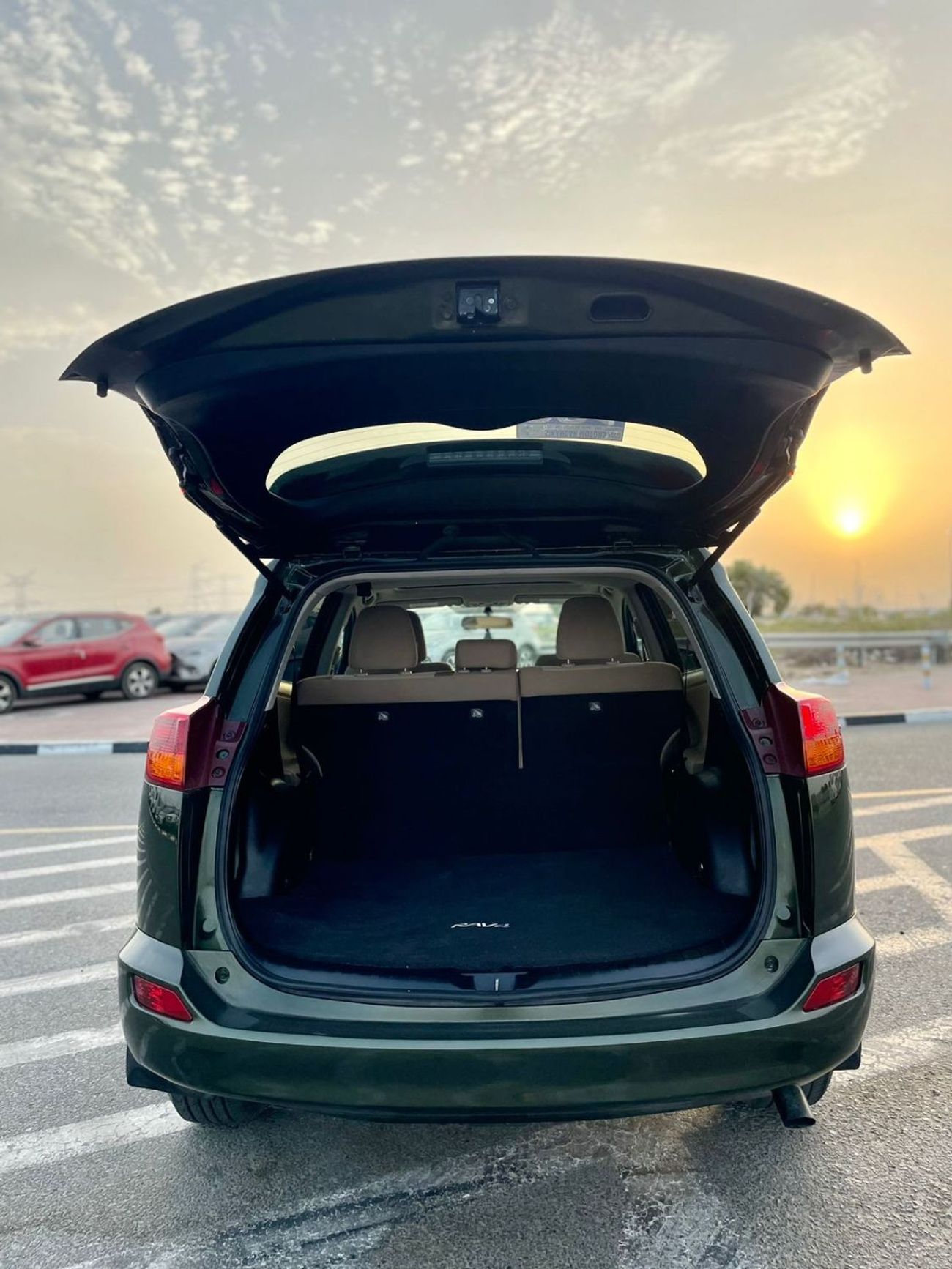 تويوتا راف ٤ 2013 Toyota Rav4 XLE 4x4 Full Option - Sunroof - Special Color With Rims - 109,300 Mileage