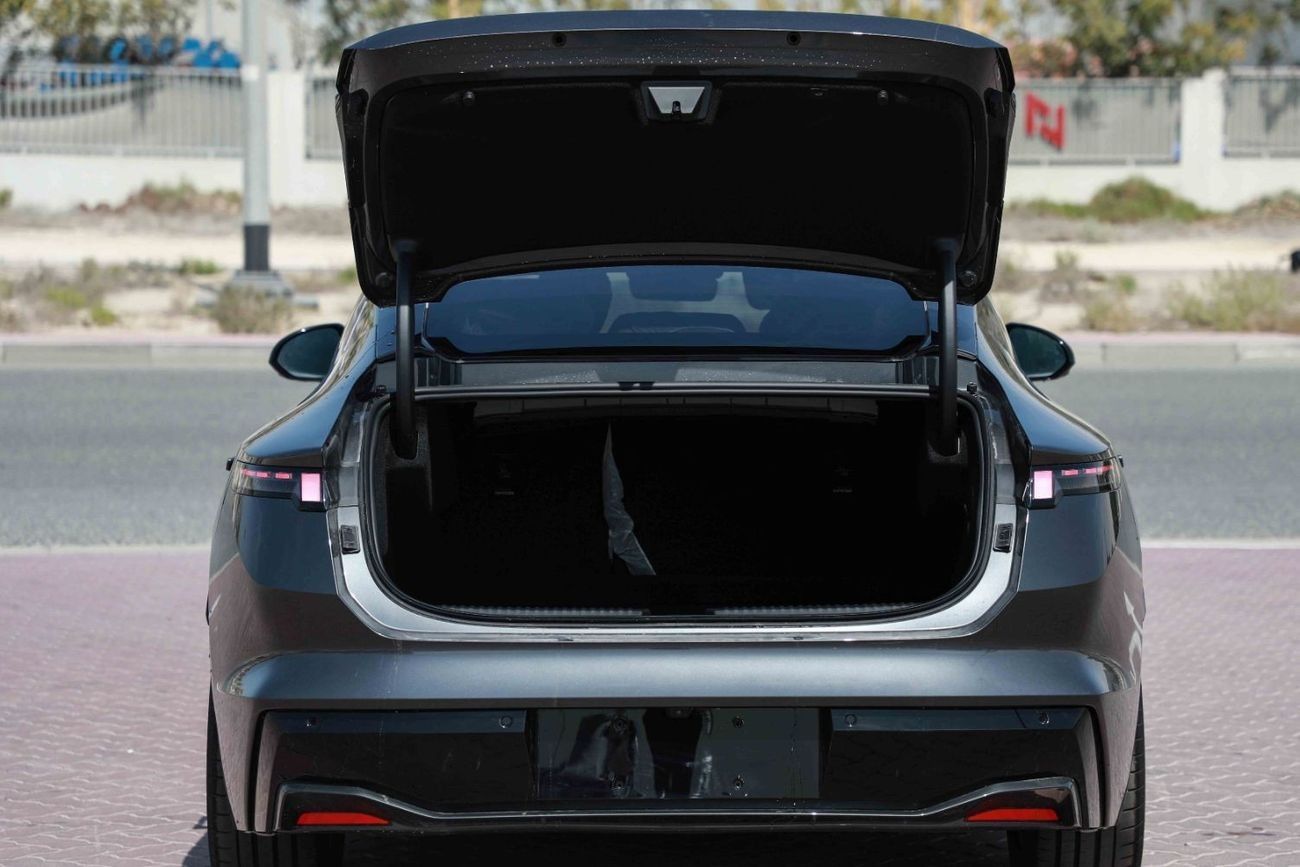 Lynk & Co Z10 2024 LYNK & CO Z10 MAX - GREY inside BROWN | Export Price