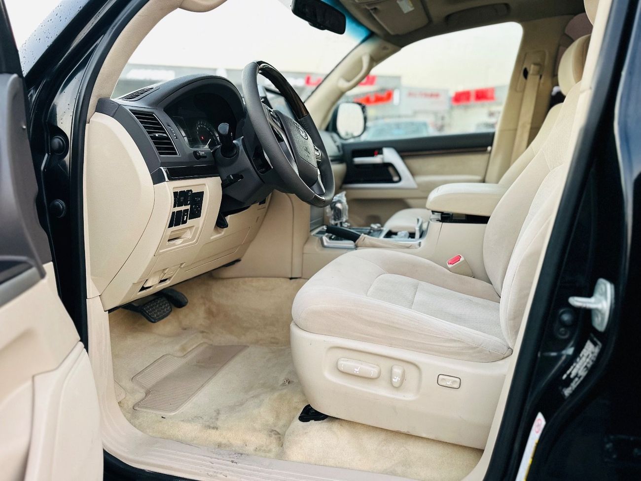 Toyota Land Cruiser VXR 5.7L 4WD