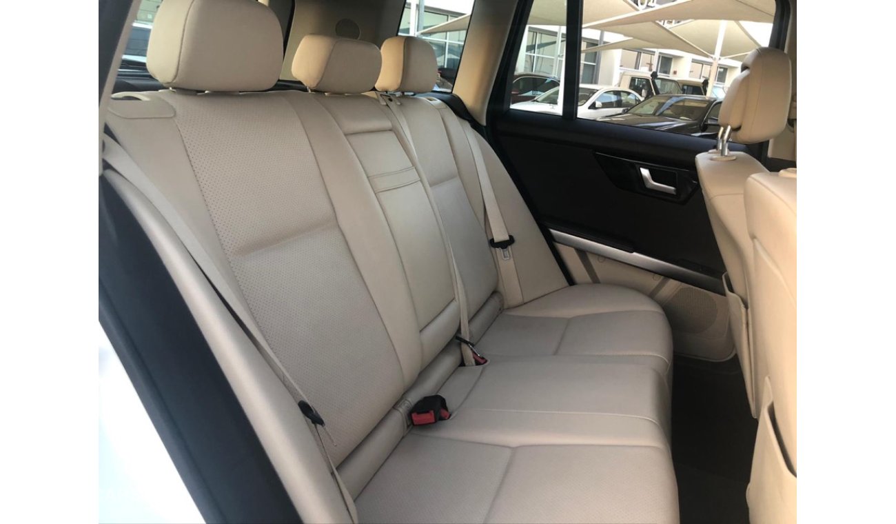 Mercedes-Benz GLK 250 Mercedes benz GLK 250 model 2014 GCC car prefect condition full option low mileage leather seats ba