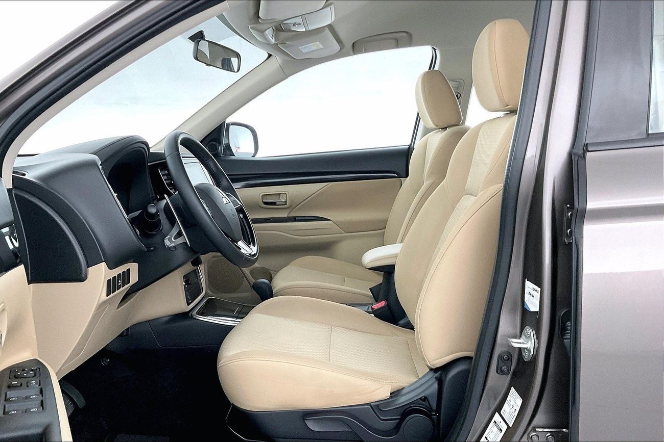 Mitsubishi Outlander GLX Midline| 1 year free warranty | Flood Free