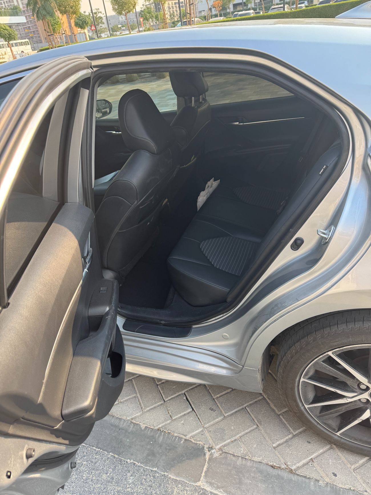 Toyota Camry SE 2.5L (204 HP)